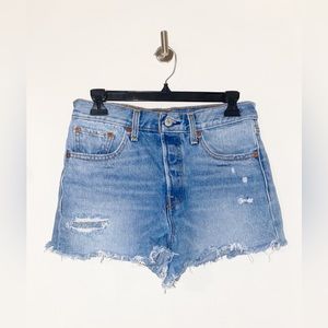 Levi’s Strauss Women Distressed Shorts Size 28